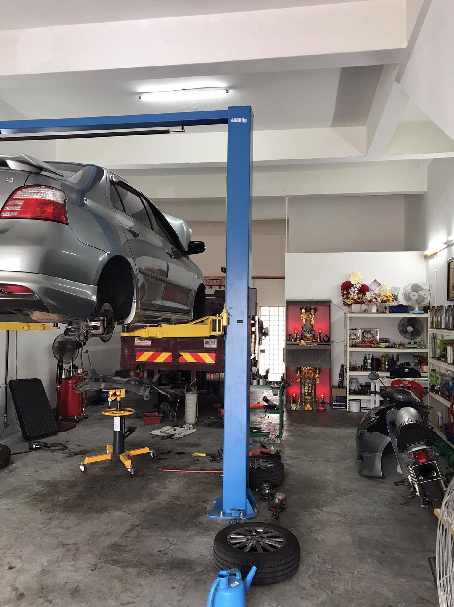 Our Repair Shop - Lift Area